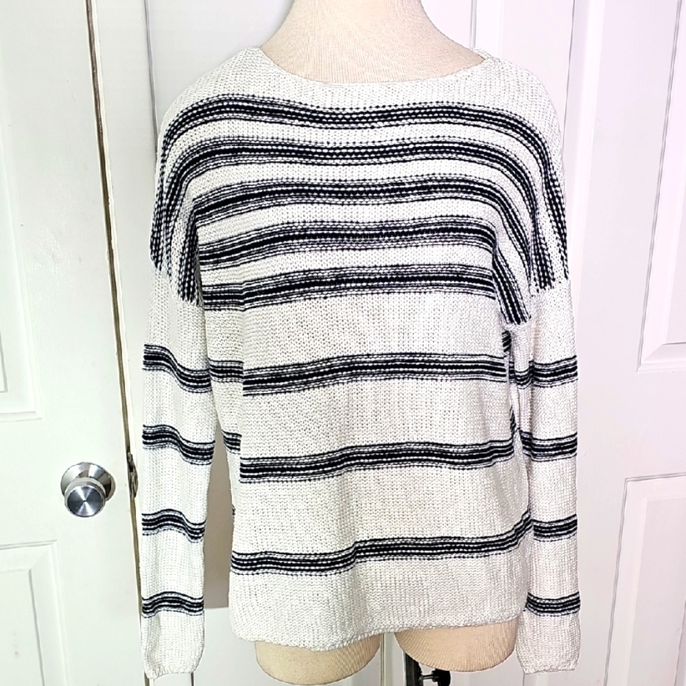 Vinc, Black/White Crew Neck Sweater Classic Slyle Made with 100% Linen size Lg.